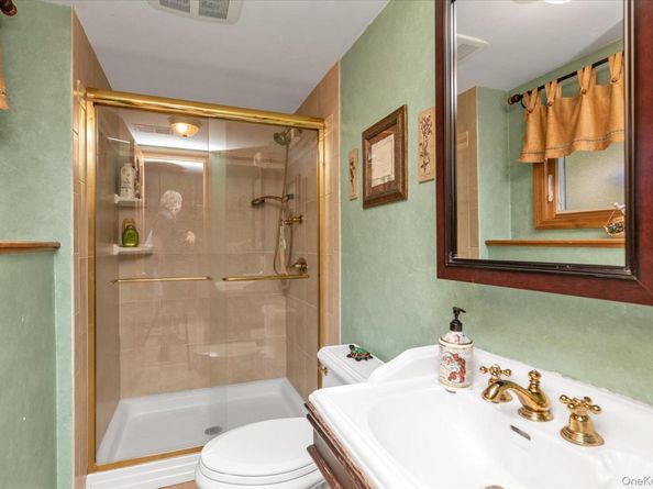 84 Lake Road, Greenlawn NY 11740