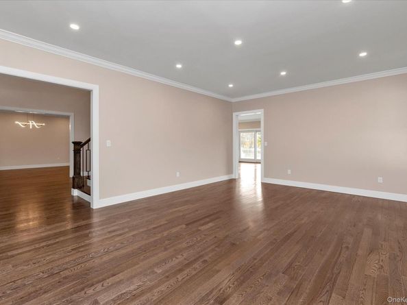 34 Calumet Drive, Dix Hills NY 11746