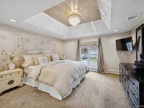 17 Dover Lane, Old Bethpage NY 11804