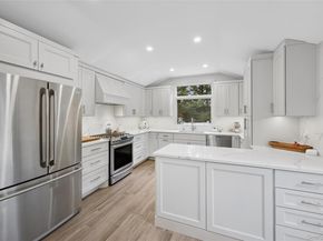 17 Dover Lane, Old Bethpage NY 11804