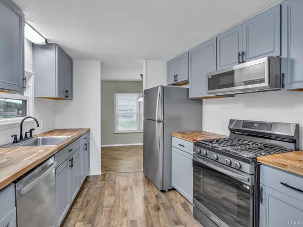 525-183 Riverleigh Avenue 183, Riverhead NY 11901