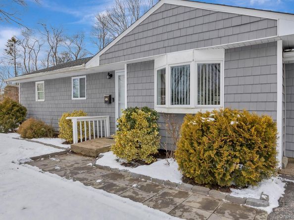 2700 Falcon Avenue, Medford NY 11763