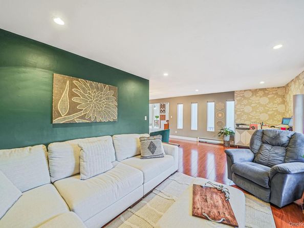 4 Malcolm Street, Bellport NY 11713