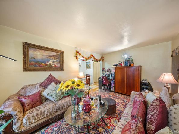 70-79 Park Drive E B, Flushing NY 11367