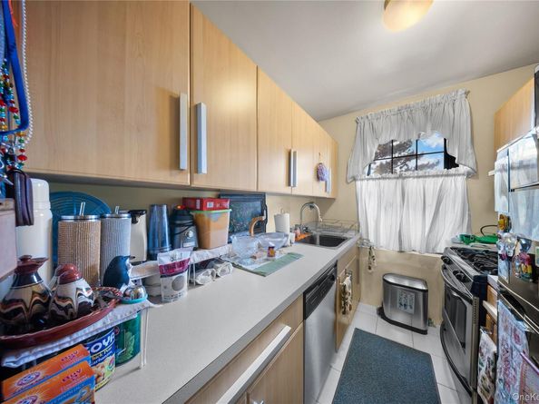 70-79 Park Drive E B, Flushing NY 11367