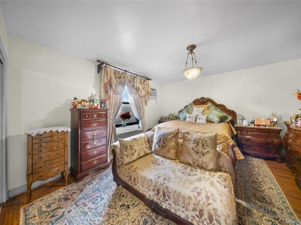 70-79 Park Drive E B, Flushing NY 11367