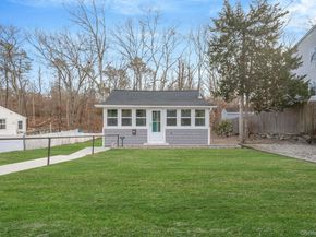4 Wyandanch Trail, Ridge NY 11961