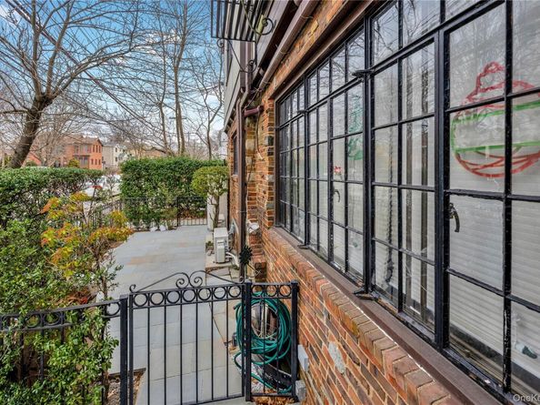 164-04 33rd Avenue, Flushing NY 11358