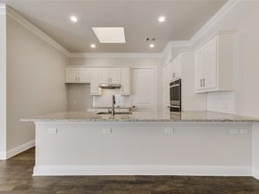 8841  Creek Run Road  403, Fort Worth Texas 76120