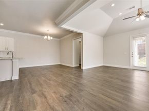 8841  Creek Run Road  403, Fort Worth Texas 76120