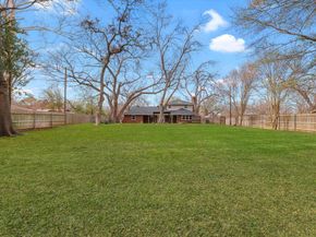 611  Ravenwood Drive , Arlington Texas 76013