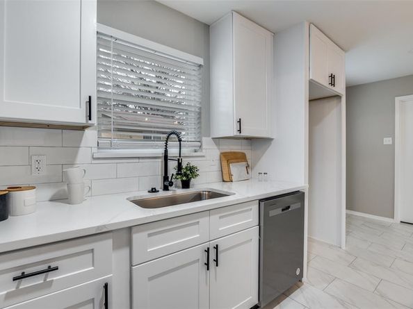 225  Highridge Drive , DeSoto Texas 75115