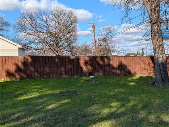 2748 S Llewellyn Avenue , Dallas Texas 75224