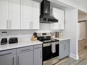 702 N Edgefield Avenue , Dallas Texas 75208