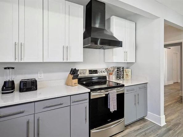 702 N Edgefield Avenue , Dallas Texas 75208