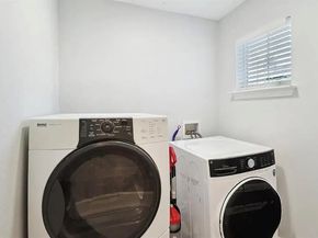 702 N Edgefield Avenue , Dallas Texas 75208