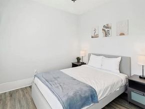 702 N Edgefield Avenue , Dallas Texas 75208