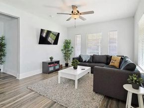 702 N Edgefield Avenue , Dallas Texas 75208