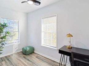 702 N Edgefield Avenue , Dallas Texas 75208