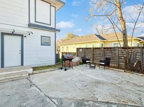 702 N Edgefield Avenue , Dallas Texas 75208