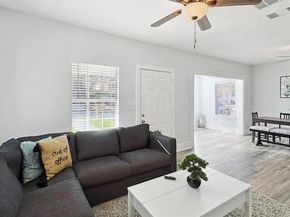 702 N Edgefield Avenue , Dallas Texas 75208