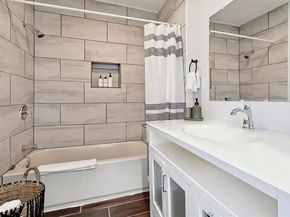 702 N Edgefield Avenue , Dallas Texas 75208