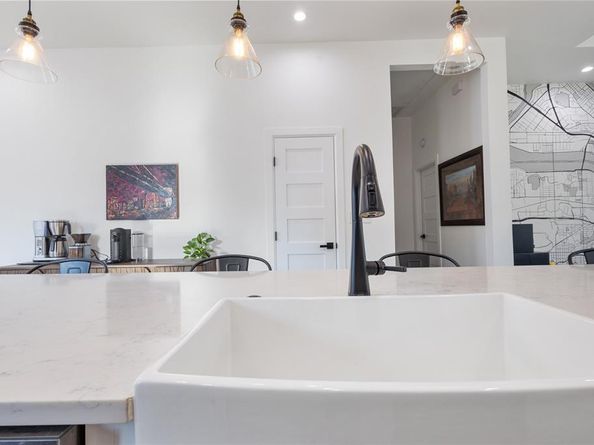 2534  Gladstone Drive , Dallas Texas 75211