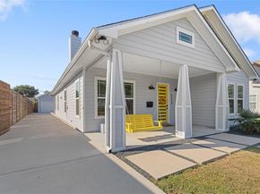 2534  Gladstone Drive , Dallas Texas 75211