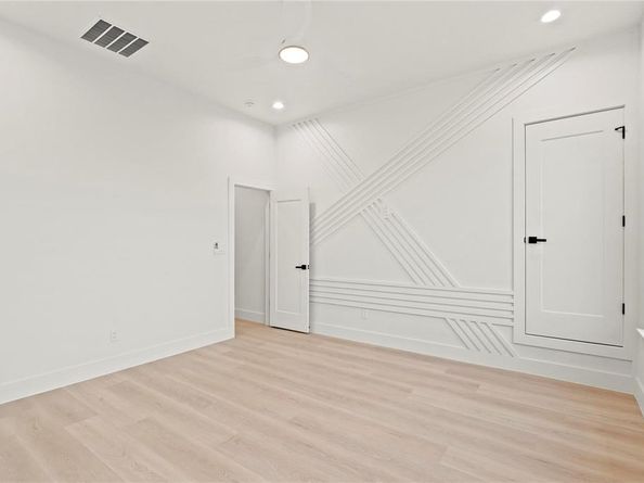 1902  Homeland Street , Dallas Texas 75212