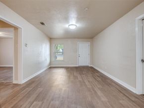 133 W Hobson Avenue , Dallas Texas 75224