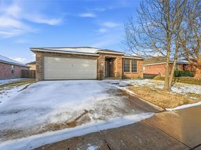 8118  York Beach Place , Arlington Texas 76002
