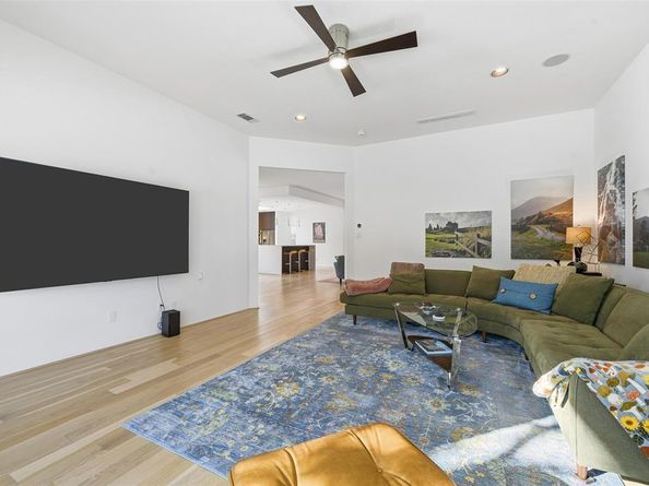 1901  Crockett Circle , Irving Texas 75038