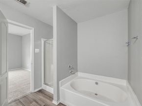 1092  Winding Creek , Cedar Hill Texas 75104