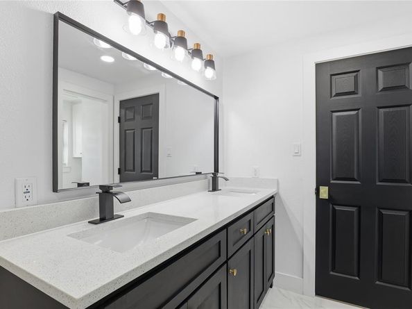 317  Cedar Creek Court , Fort Worth Texas 76103