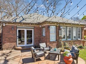 1011 N Clinton Avenue , Dallas Texas 75208