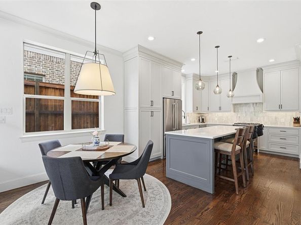 2252  Forest Hollow Park , Dallas Texas 75228