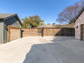 10915  Snow White Drive , Dallas Texas 75229