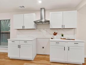 712 W Five Mile Parkway , Dallas Texas 75224