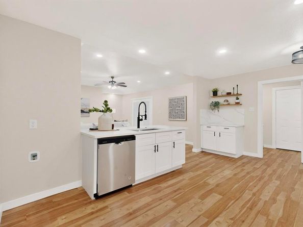 712 W Five Mile Parkway , Dallas Texas 75224