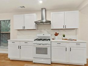 712 W Five Mile Parkway , Dallas Texas 75224