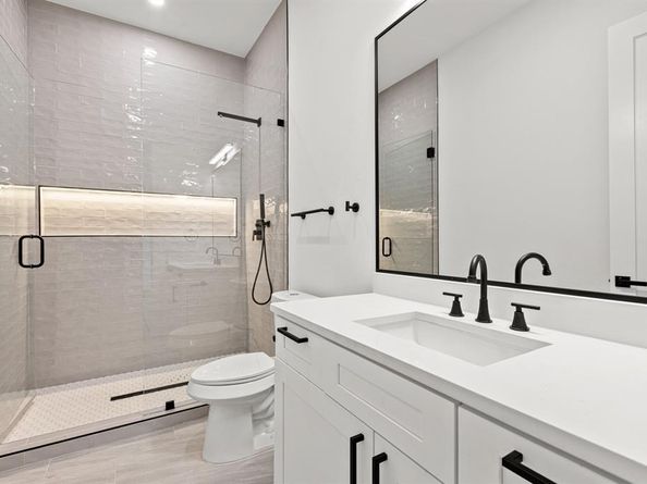 2001  Hearne Avenue  102, Dallas Texas 75208