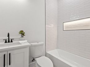 2001  Hearne Avenue  102, Dallas Texas 75208