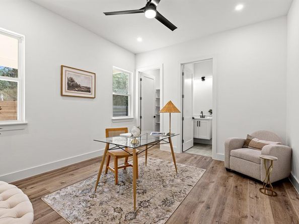 2001  Hearne Avenue  102, Dallas Texas 75208
