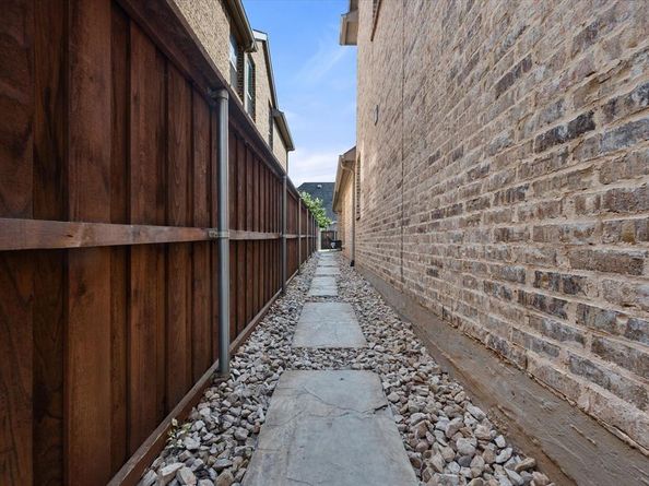 1003  Lone Ivory Trail , Arlington Texas 76005