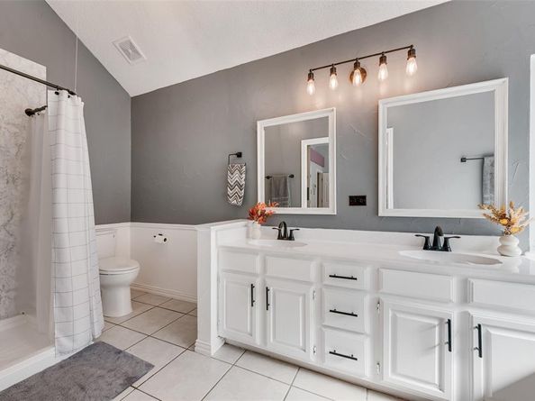 933  Freshwood Court , Arlington Texas 76017