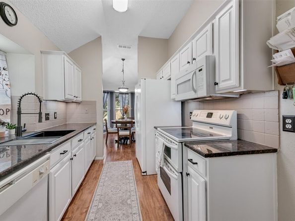 933  Freshwood Court , Arlington Texas 76017