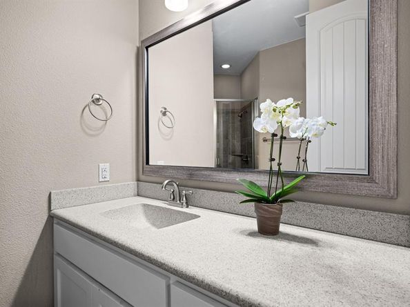 5843  Shoreside Bend , Irving Texas 75039