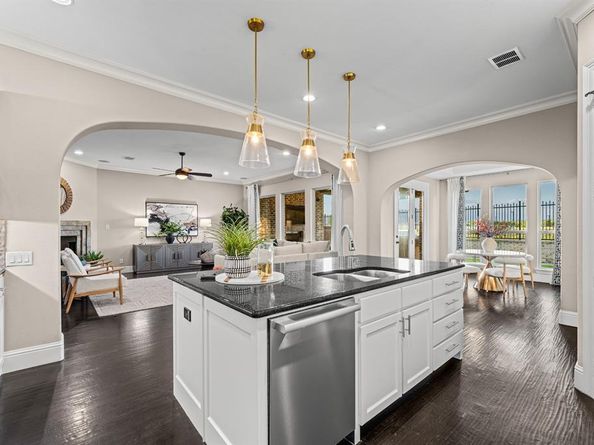 5843  Shoreside Bend , Irving Texas 75039