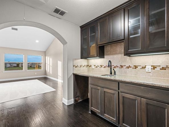 5843  Shoreside Bend , Irving Texas 75039