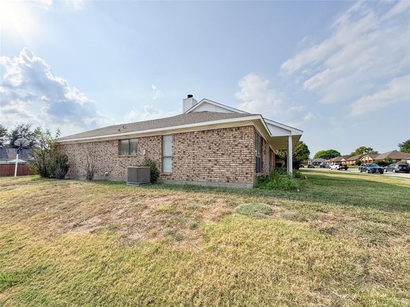 1602  Autumn Breeze Lane , Lewisville Texas 75077